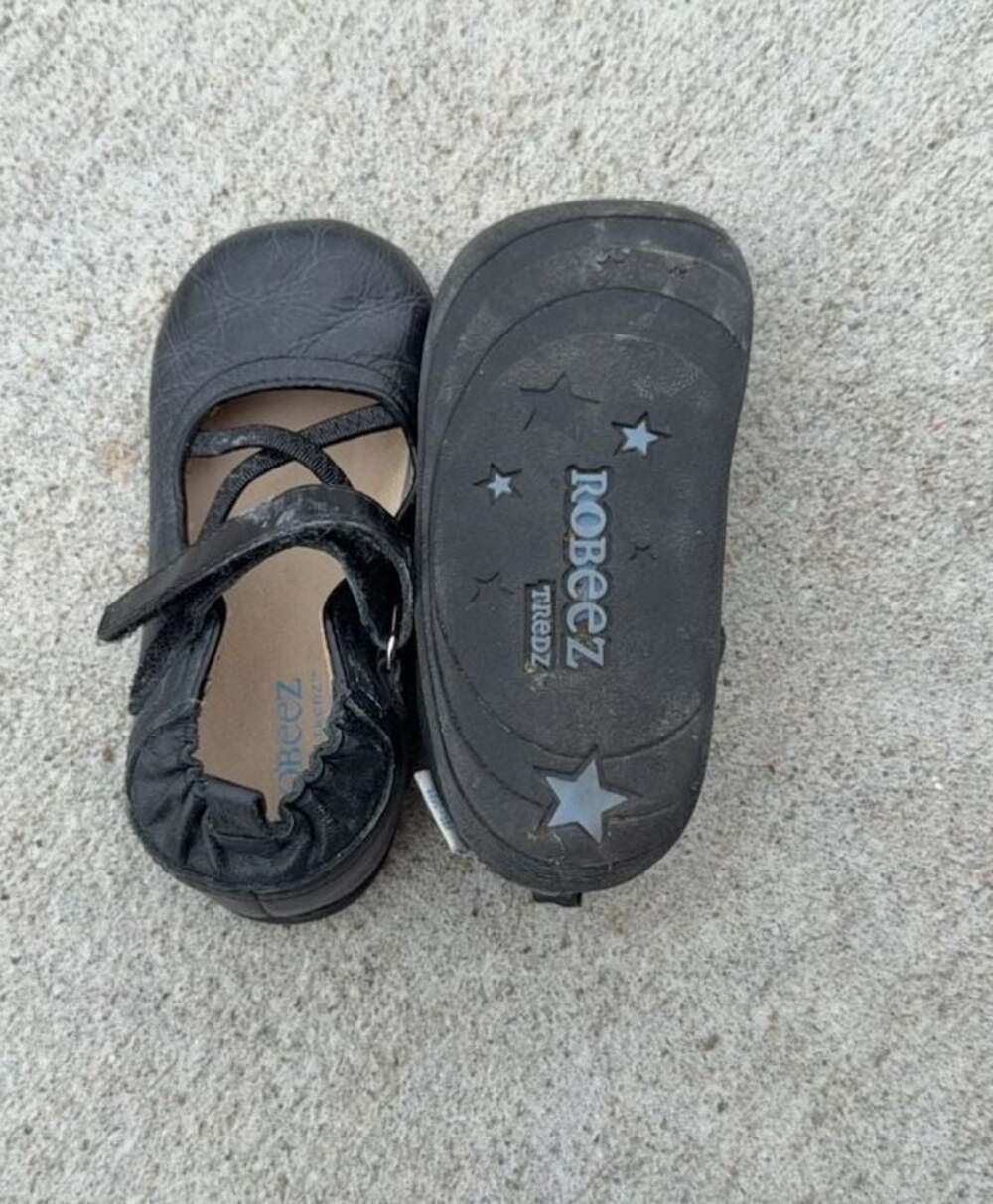 Robeez Tredz Black Leather Mary Jane Shoes 16-20 Months - Picture 3 of 4